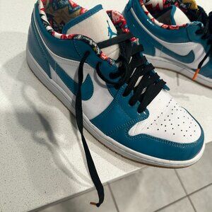 Men's Teal & White Low-Top Basketball Sneakers